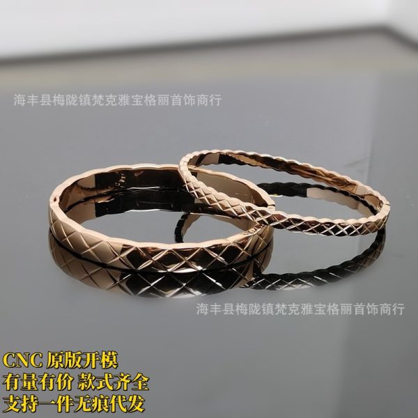 Small fragrance bracelet diamond plaid plated thick 18K rose gold bracelet niche design personalized hand jewelry factory direct sales