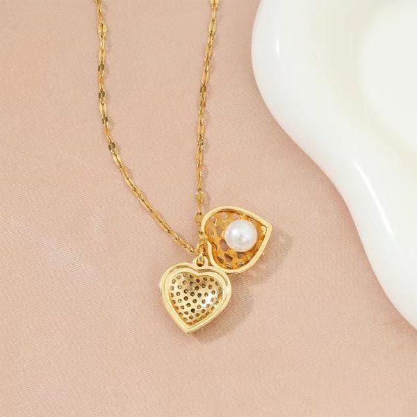Light luxury temperament, gorgeous peach heart, pearl shell necklace, female Internet celebrity, wild clavicle chain, titanium steel chain - Image 4