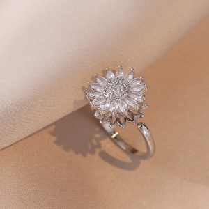 Cross-border zircon necklace women's sunflower new sunflower ins ring rotatable clavicle chain three-piece set