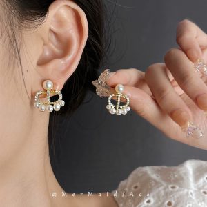 "French Girl" insomnia mermaid CD pearl earrings female stud earrings French vintage high-end small fragrance ear clips