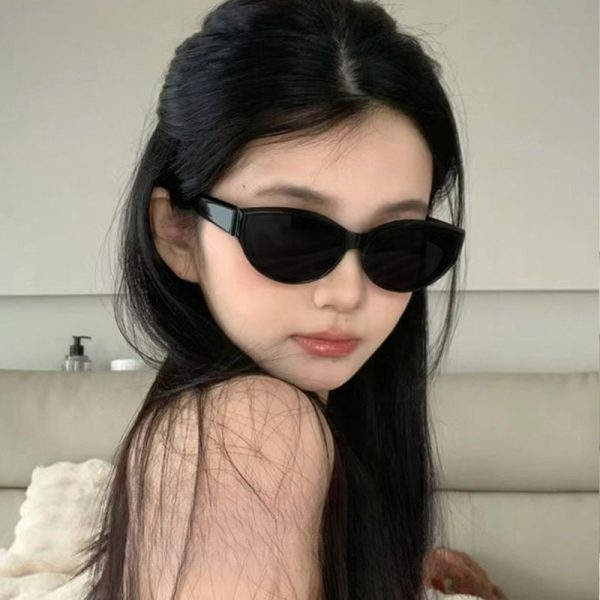 Korean jennie hot girl cat eye sunglasses women's 2025 new retro sunglasses UV protection European and American trendy cool