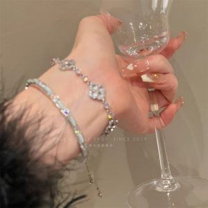 In 2025, the explosive super flash zircon bracelet women's versatile sense of luxury new Chinese retro temperament butterfly hand jewelry wholesale