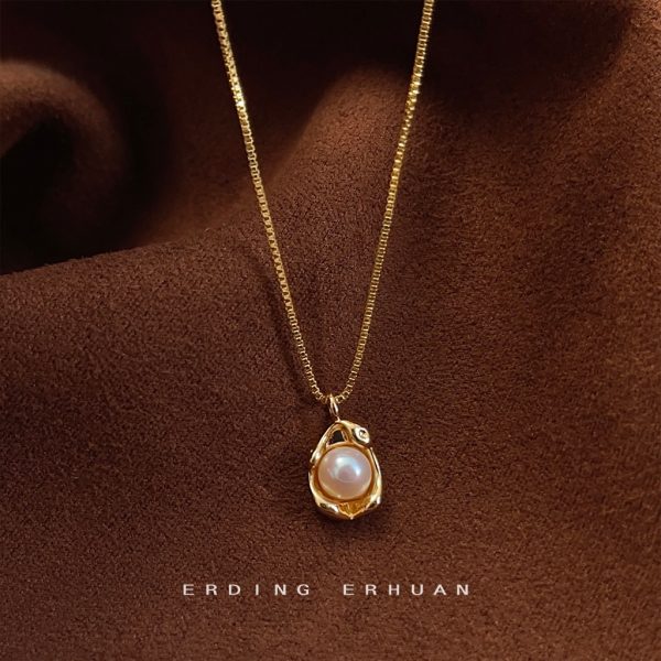 French fava bean freshwater pearl necklace plated 14K gold bowl pearl pendant niche fashion high-quality clavicle chain women
