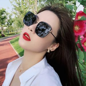 Douyin beige sunglasses women's trend 2022 new large-frame Korean version of the trend glasses Internet celebrity with the same sunglasses