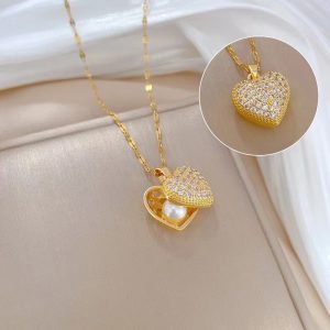 Light luxury temperament, gorgeous peach heart, pearl shell necklace, female Internet celebrity, wild clavicle chain, titanium steel chain