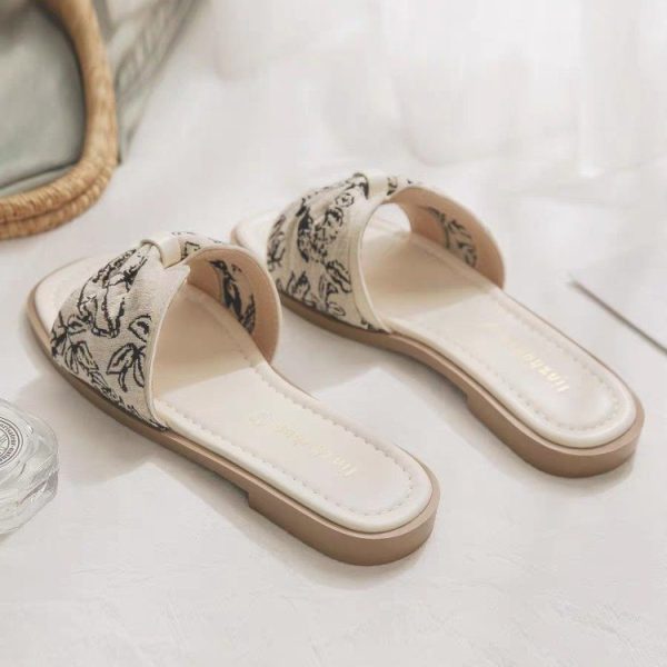 Pigskin version ~ beautiful flat sole with skirt French sandals women's 2024 new summer outer Y wear fashion for going out - Image 3