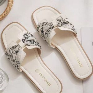 Pigskin version ~ beautiful flat sole with skirt French sandals women's 2024 new summer outer Y wear fashion for going out