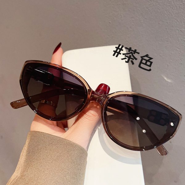 Retro cat-eye sunglasses women's high-end sense is suitable for square face sunscreen glasses seaside anti-UV men's sunglasses