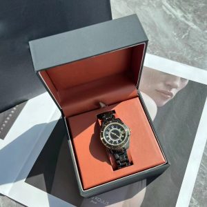 Popular watches: Nordic light luxury, minimalist women's quartz watches, high-end slim steel bands, business quartz watches, wear-resistant