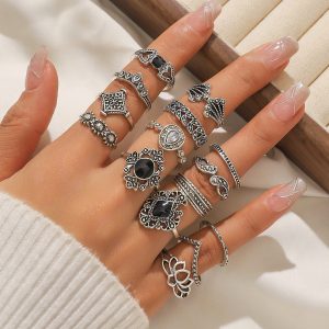 The new 15-piece personalized alloy design is a fashionable and versatile ring set suitable for women's daily wear
