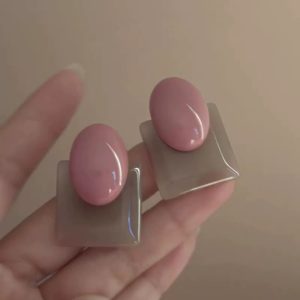 Deadwood rose pink French vintage resin contrast geometric square earrings for women high-end temperament Hong Kong style earrings