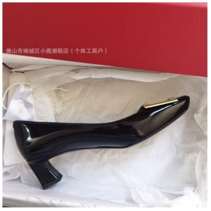 2025RV Square Buckle Single Shoes Women's Mid Heel Block Heel Patent Leather Square Toe Wedding Shoes Commuting Office OL Workplace Women's Shoes