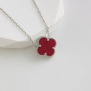 Cross-border hot sale double-sided gold four-leaf clover necklace, light luxury titanium steel non-fading jewelry, simple temperament, female clavicle chain