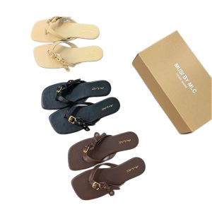 2025 new spring and summer square toe flat belt buckle French vintage clip outside to wear holiday flip flops for women