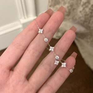 New bracelet: exquisite temperament, silver rose flower, simple and versatile bracelet, four-leaf clover, niche high-end bracelet