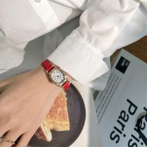 Cross-border popular French retro, exquisite and simple, personalized tonneau quartz watch, nostalgic belt watch for schoolgirls