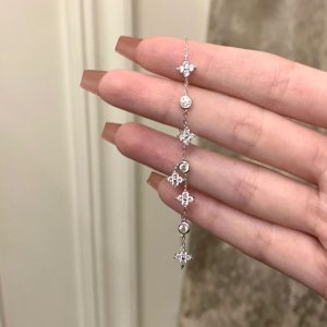 New bracelet: exquisite temperament, silver rose flower, simple and versatile bracelet, four-leaf clover, niche high-end bracelet