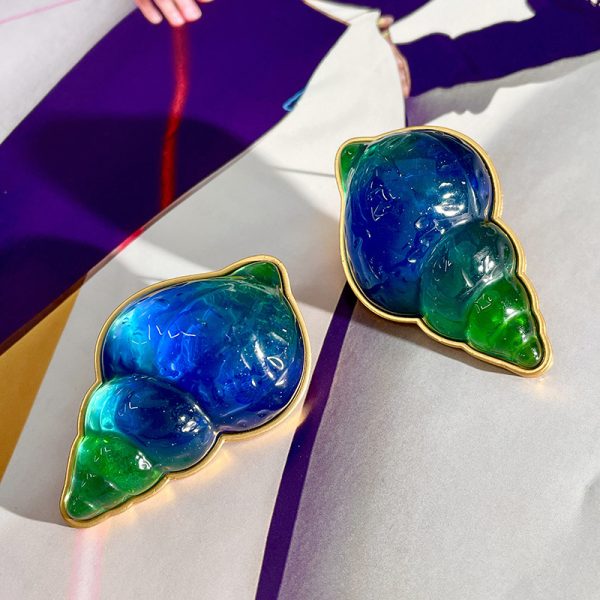 French high-end vintage second-hand jelly glass conch earrings heavy industry temperament gradient retro stud earrings - Image 3