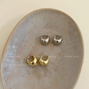 European and American French retro metal earrings women's 2023 niche design sense high-end light luxury simple gold earring earrings