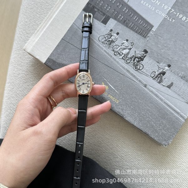 IEKE is a niche domestic authentic small oval retro temperament watch women's exquisite French Roman student women's watch - Image 3