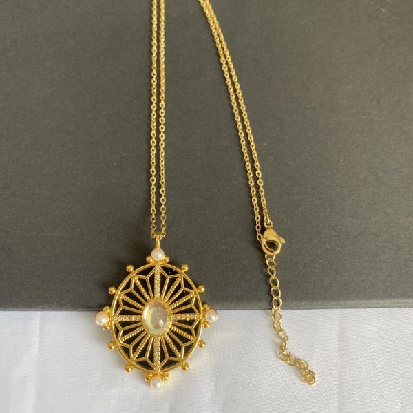 Sun and moon pattern religious copper necklace does not fade women's high-end sense niche light luxury versatile pendant