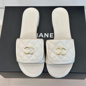 The top version of the small fragrance schoolbag buckle Ling extra wear sandals, women's flat block heel, fashion retro slippers tide