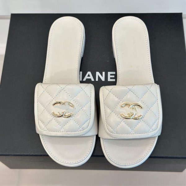 The top version of the small fragrance schoolbag buckle Ling extra wear sandals, women's flat block heel, fashion retro slippers tide - Image 3
