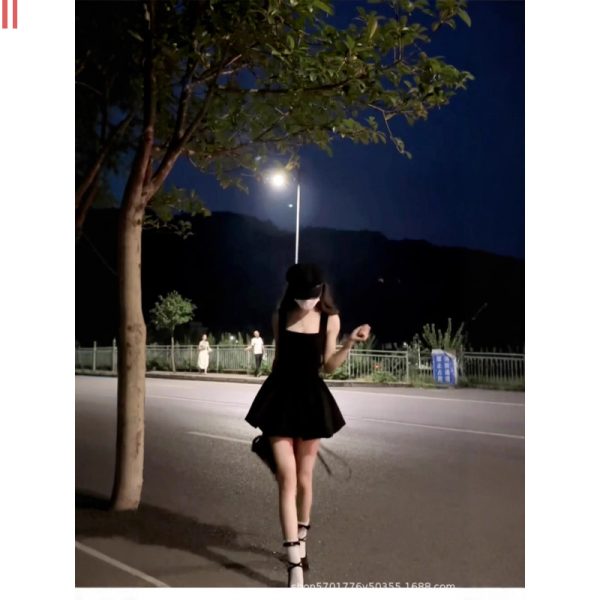 French pure desire summer new Hepburn little black dress waist slimming dress temperament suspender flower bud fluffy short skirt
