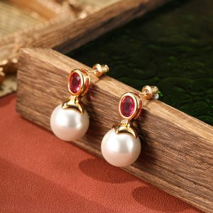French vintage elegant ruby pearl stud earrings silver needle niche New Year's earrings high-end light luxury fashion earrings