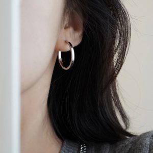 French hoop ear buckle ear ring women's ins cold wind plain ring earrings niche design photosensitive earrings wholesale