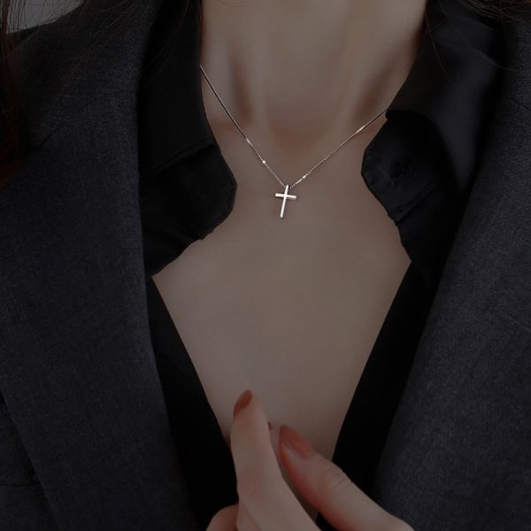 Cross pendant necklace women's 204 new ins simple high-end light luxury design niche wholesale clavicle chain - Image 4