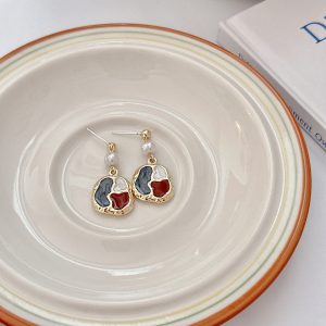 Oil painting feeling retro Hong Kong style irregular color blocking baroque pearl earrings women's French niche temperament fashion ear clips