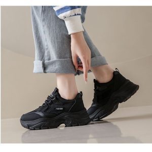Stepping on black sneakers women's spring 2024 new versatile dad shoes non-slip work shoes women