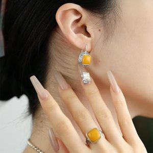 Literary vintage S925 silver inlaid southern red agate earrings small sugar cube women's European lace antique earrings