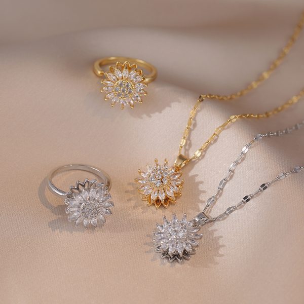Cross-border zircon necklace women's sunflower new sunflower ins ring rotatable clavicle chain three-piece set