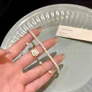 Camellia double-layered pearl bracelet for girls, light luxury, niche delicate hand ornaments, elegant temperament, high-end accessories