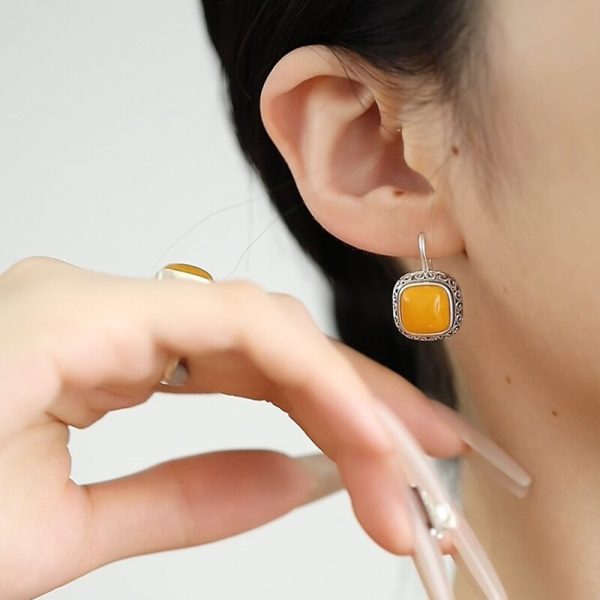 Literary vintage S925 silver inlaid southern red agate earrings small sugar cube women's European lace antique earrings - Image 2