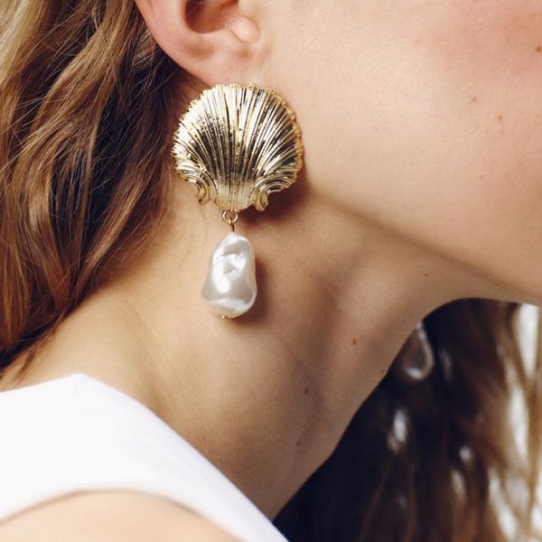 E13441 French retro fashion temperament ZA earrings for women creative shell conch pearl earrings versatile earrings
