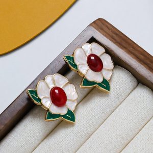 French designer vintage vintage French enamel flower stud earrings simple and fashionable S925 silver needle earrings