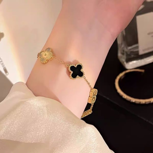 Black gold four-leaf clover bracelet women's light luxury niche delicate snake sparkling diamond flower bracelet luxury sense 2024 new style - Image 3
