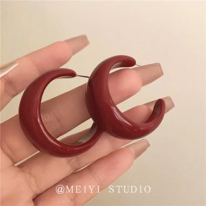 French retro white temperament, burgundy acrylic earrings, Hong Kong style, high-end, fashionable, versatile earrings, explosive trend
