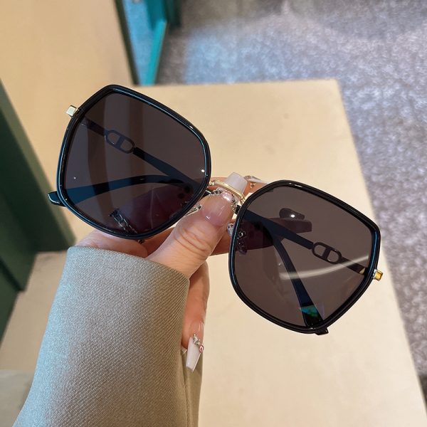 Internet celebrity fashion thick-edged flash diamond beige sunglasses 2023 new women's premium anti-ultraviolet polarized sunglasses - Image 3