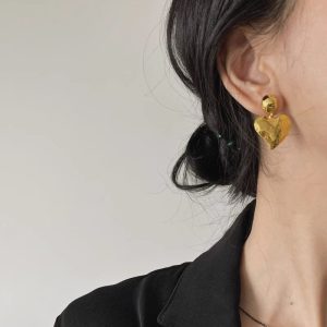Guli Nazha has the same texture love earrings, French art retro handmade frosted love peach heart stud earrings