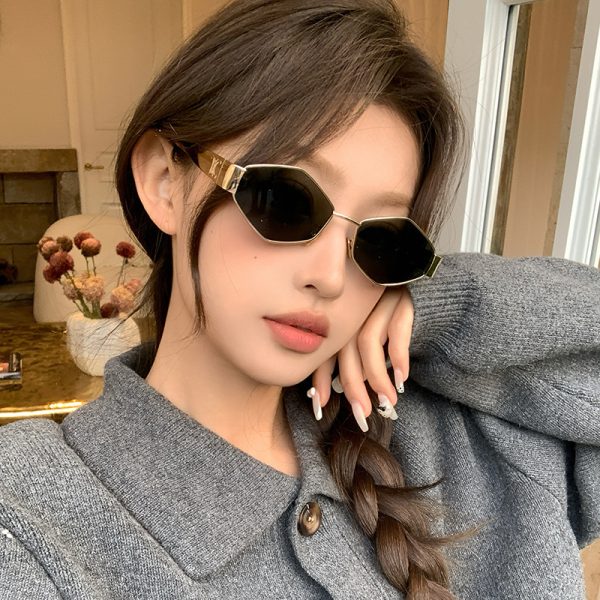 2025 New Vintage Diamond Small Face Sunglasses American Y2K Hip Hop Concave Shape Sunshade Photo Sunglasses Female