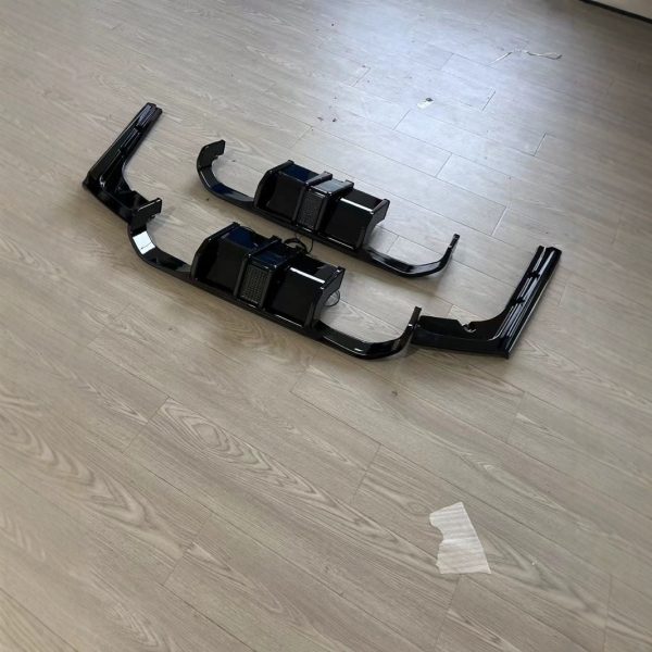 Applicable to 13-19 BMW 3 Series modified M3 surround with lighted rear lip F30F35V square light vertical bar light surround kit - Image 4