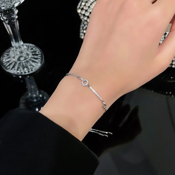 Geometric micro-inlay light luxury bracelet, women's ins niche high-end sense bracelet, exquisite temperament, girlfriend bracelet, bracelet and jewelry trend - Image 2
