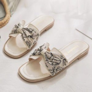Pigskin version ~ beautiful flat sole with skirt French sandals women's 2024 new summer outer Y wear fashion for going out