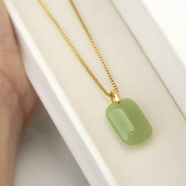 In 2023, the new popular necklace women's light luxury brand pendant emerald green white clavicle chain INS - Image 3