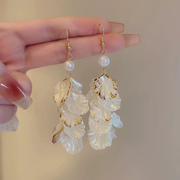 Petal tassel pearl earrings 2025 new explosive versatile light luxury earrings earhooks French temperament earrings for women - Image 3