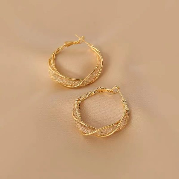 French simple crystal hollow winding circle earrings 2023 new feminine high-end earring buckle earrings - Image 3